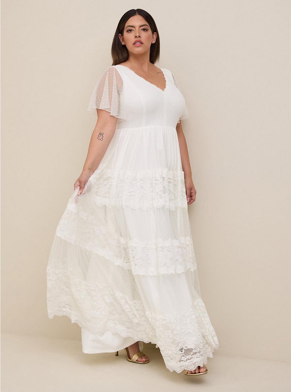 Ivory-Lace-A-line-Boho-Wedding-Dress-Torrid 6 فساتين زفاف مذهلة حجم 30 وما فوق