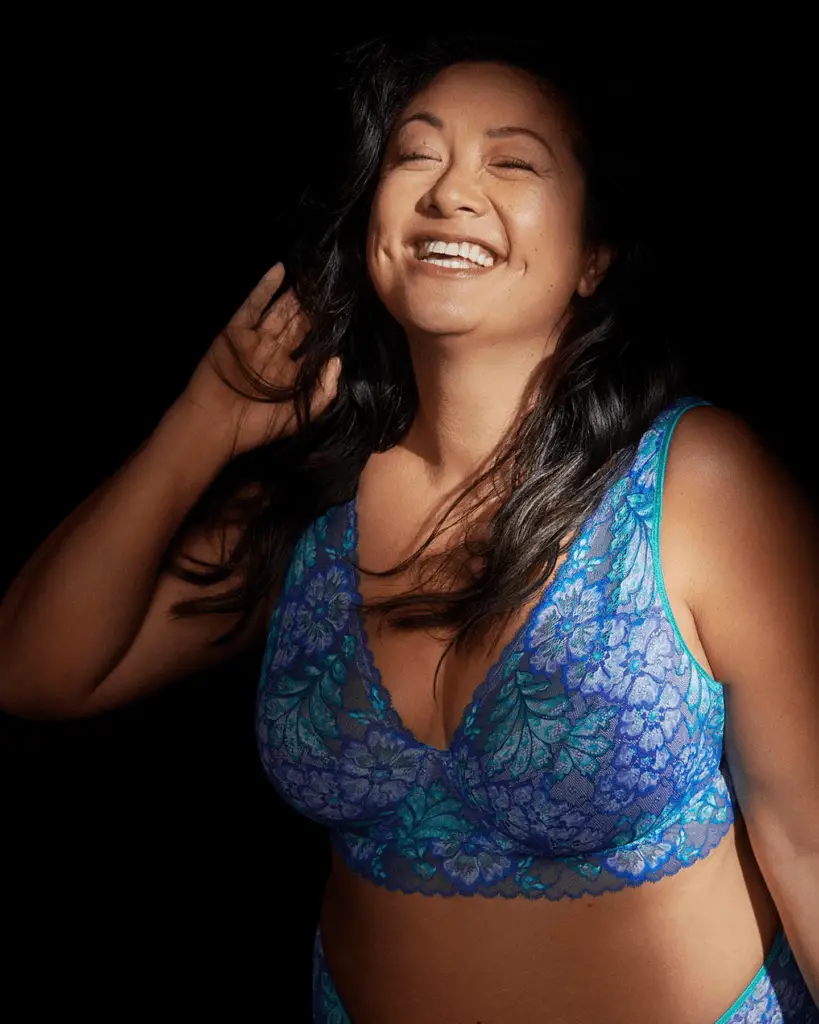 Curves Embraced: High-end Plus Size Bras & Lingerie