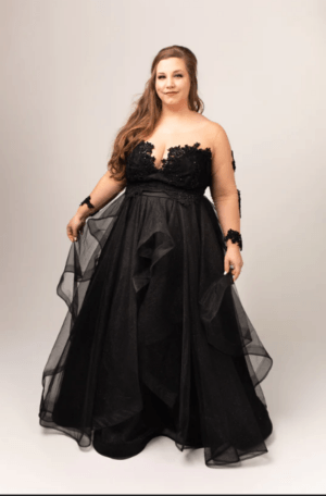 Zara-Gown-with-Cascading-Glitter-Tulle-Skirt-Hannah-Caroline-Couture-2-300x456 6 فساتين زفاف مذهلة حجم 30 وما فوق