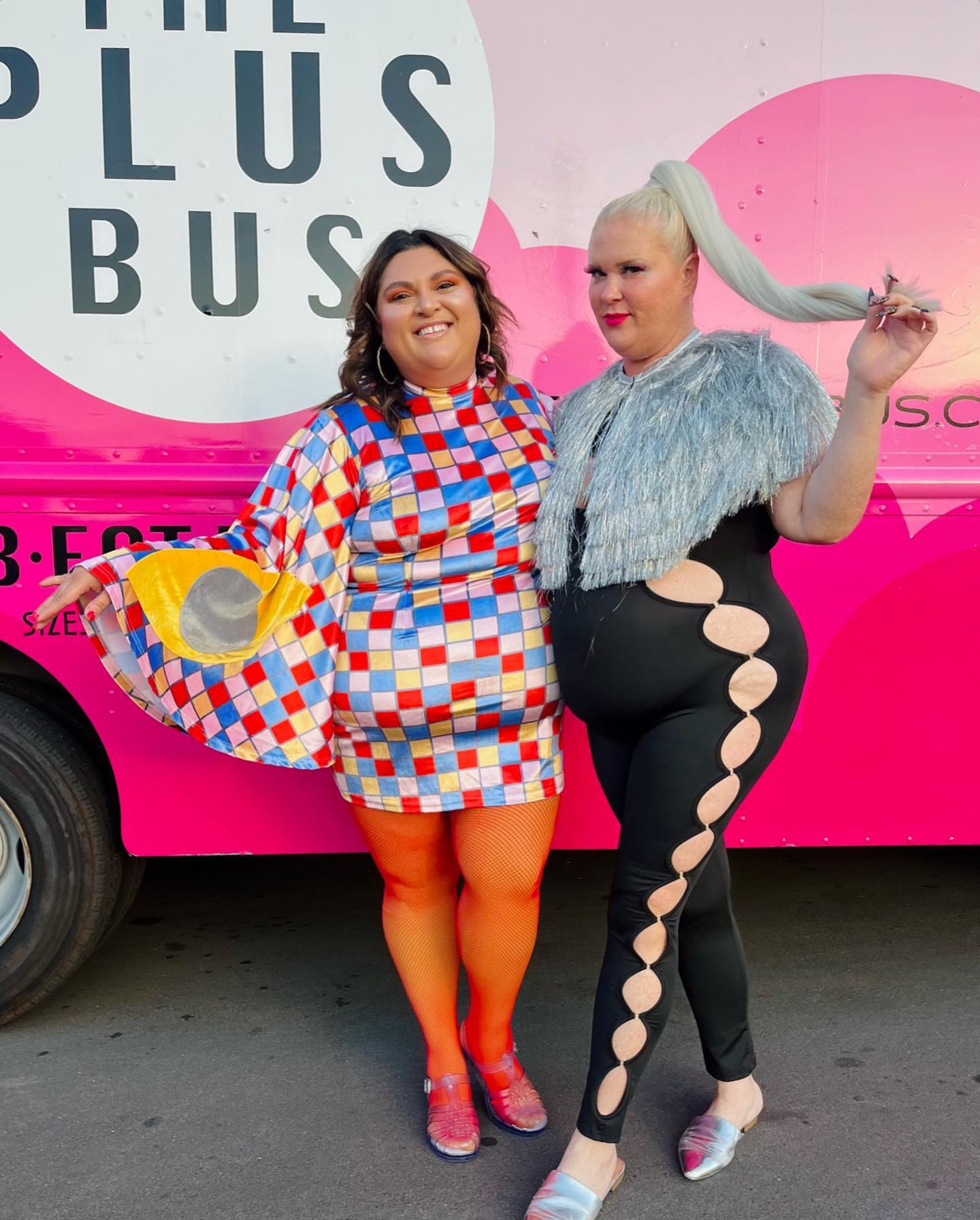 The-Plus-Bus-Bus تنظيف الربيع خزانتك؟ إليك كيفية إعادة بيع ملابسك ذات المقاسات الكبيرة نقدًا (أو بموضوعات جديدة!)