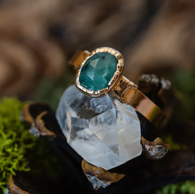 FACETED EMERALD RING - Nature's Twist
