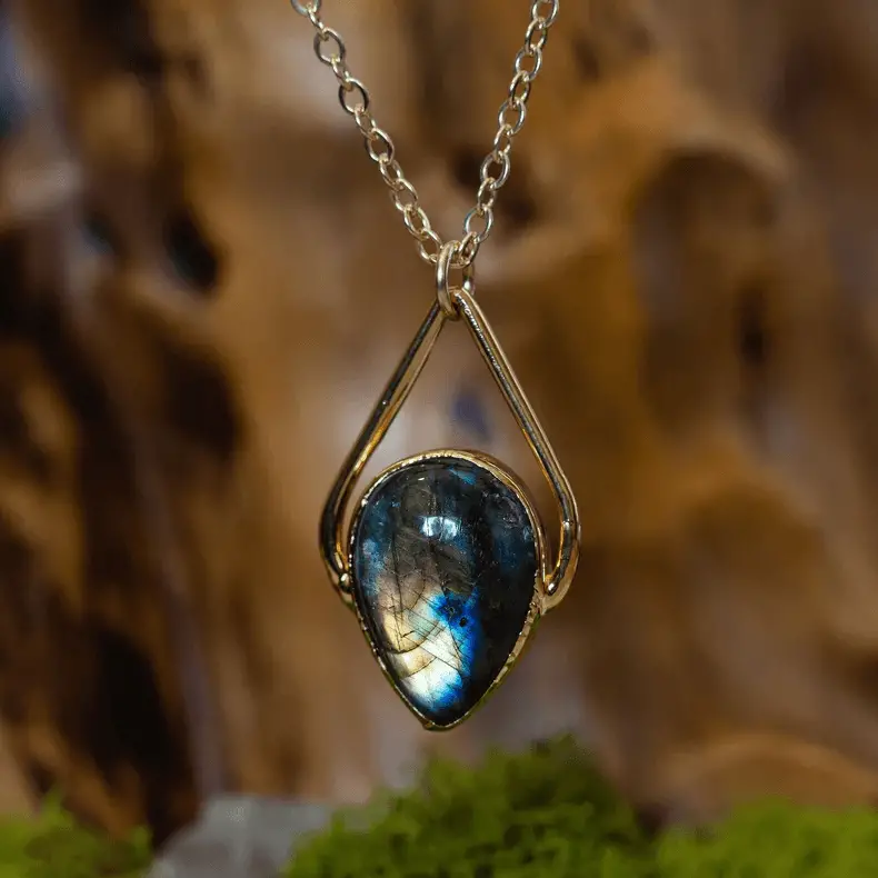 LABRADORITE INVERTED TEARDROP NECKLACE - Nature's Twist