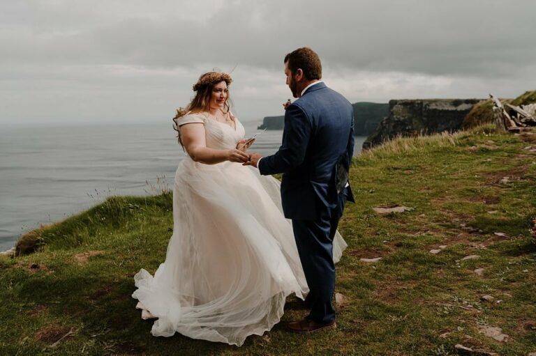 plus size bride photographer Image via THE MARTINS PHOTOGRAPHY