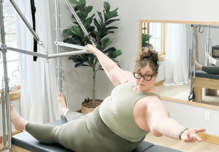 LindsFatBodyPilates practicing Pilates. Image credit: Instagram/@fatbodypilates.
