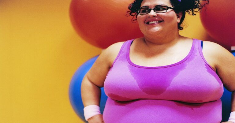 5 Ways to Deal with Underboob Sweat in the Summer