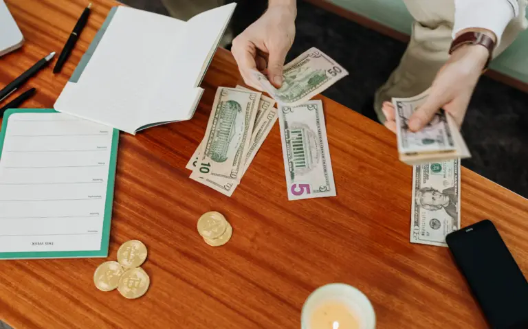 Budget-friendly Holiday Shopping Tips: 5 Tips to Make It Through the Holidays Without Breaking the Bank!