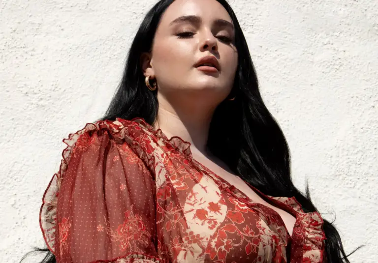 From Closet Chaos to Chic: Plus Size Styling Tips for a Fashionable 2025