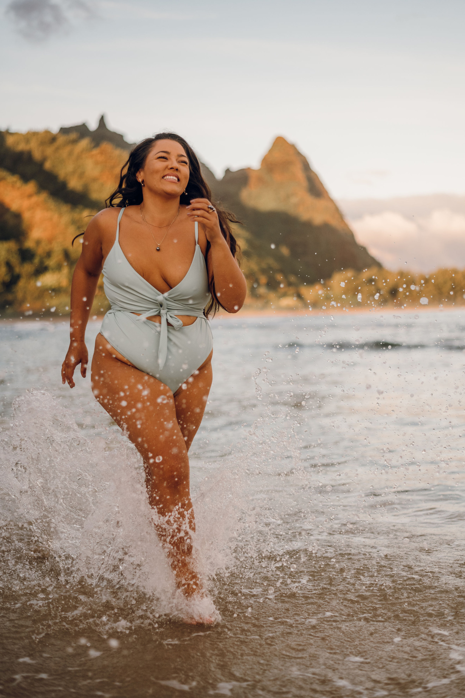 8 Melon Bay Swim تطلق ملابس السباحة ذات الحجم