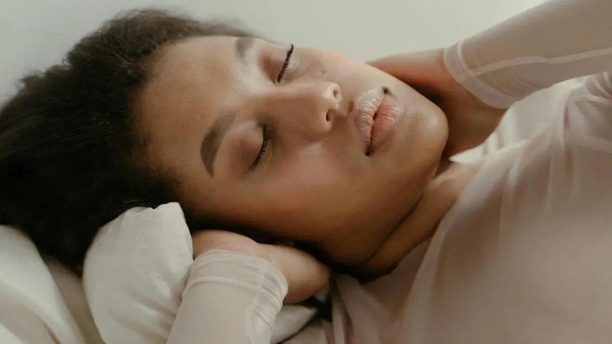 silk-pillows-hair-and-skin 5 اختراقات تجميل بسيطة يجب أن تحاول