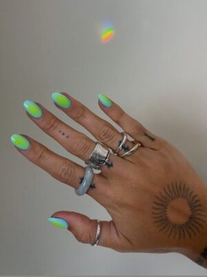 Summer-Nails-_-Fun-Spring-Nails-_-Green-Blue-_-Nail-Art-_-Nail-Inspo-2024-Silver-Rings-CrystalRing-300x400 Ditch Drab Sigits! 10 ربيع إلهام الأظافر
