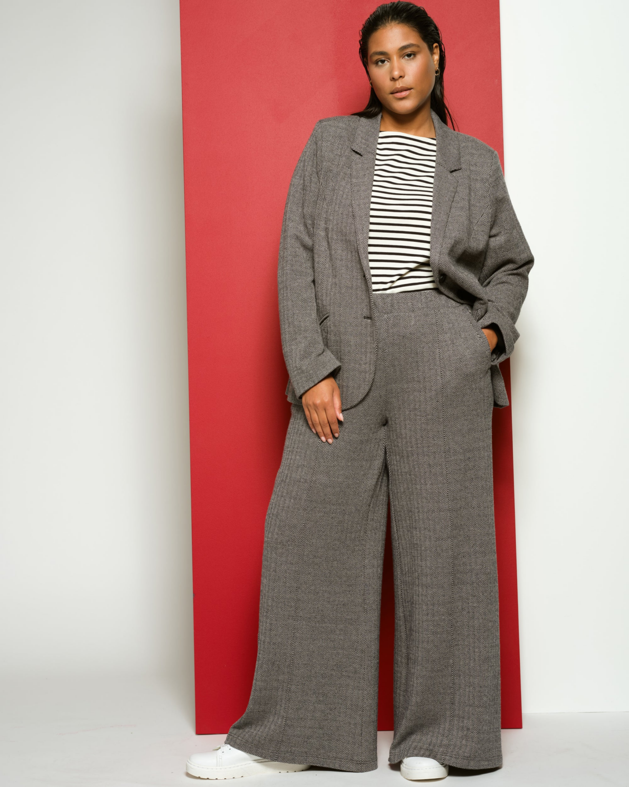 Pam Pintuck Wide Leg Ponte Pants
plus size business casual tips