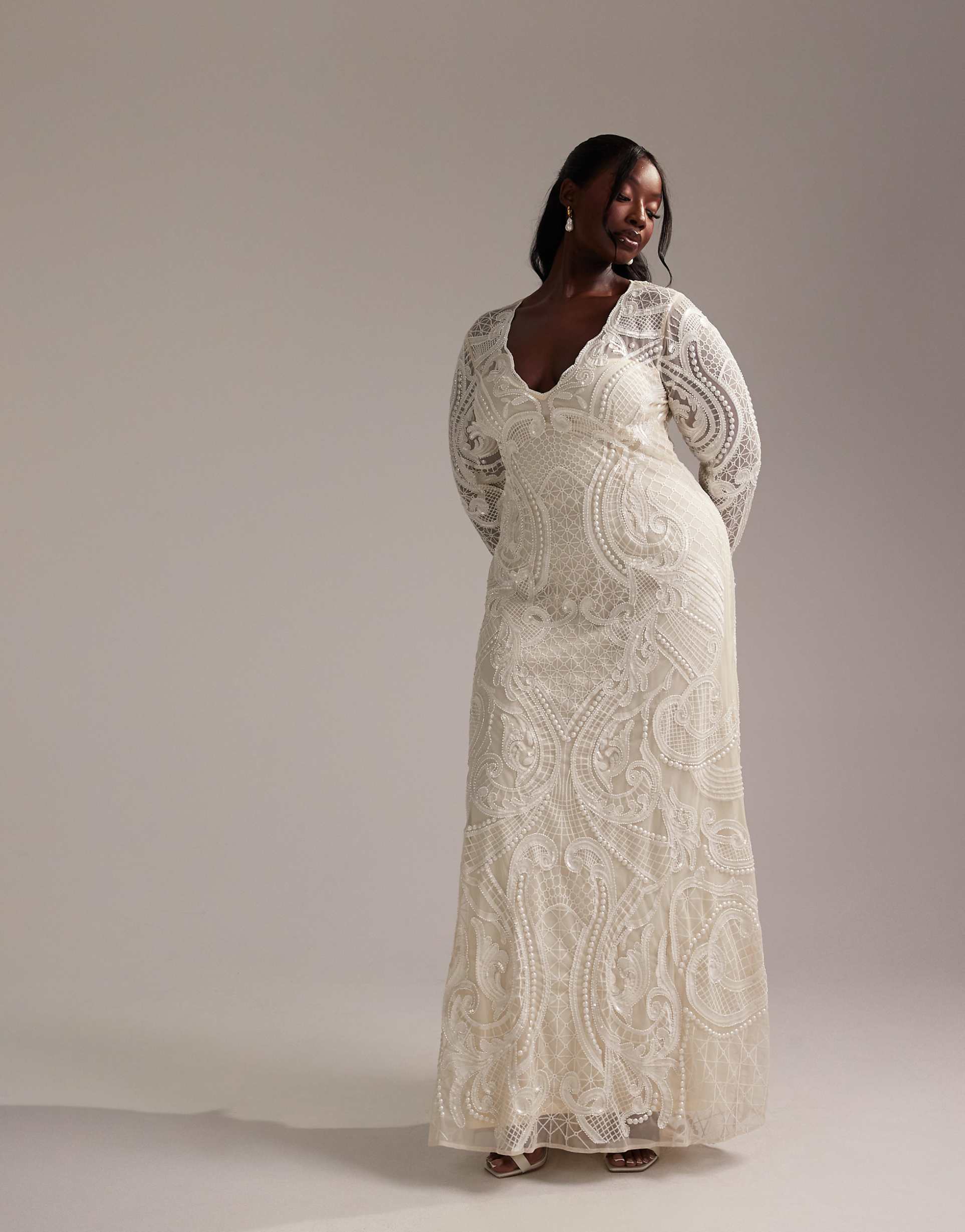 207531028-1-ivory Asos Curve Bridal Ords: فساتين جميلة وبأسعار معقولة