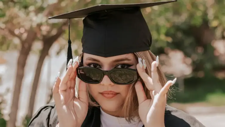 graduation press-on nails