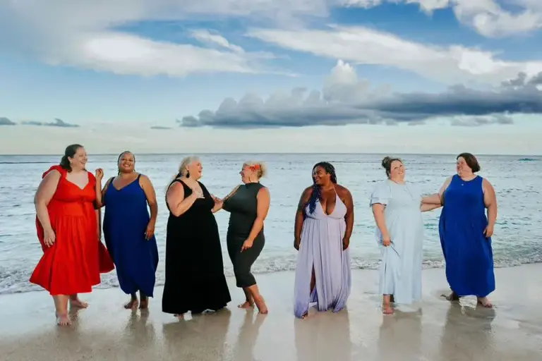 Beyond the Scroll: 7 Plus Size Facebook Groups Where Real Connection (and Fabulousness!) Happens