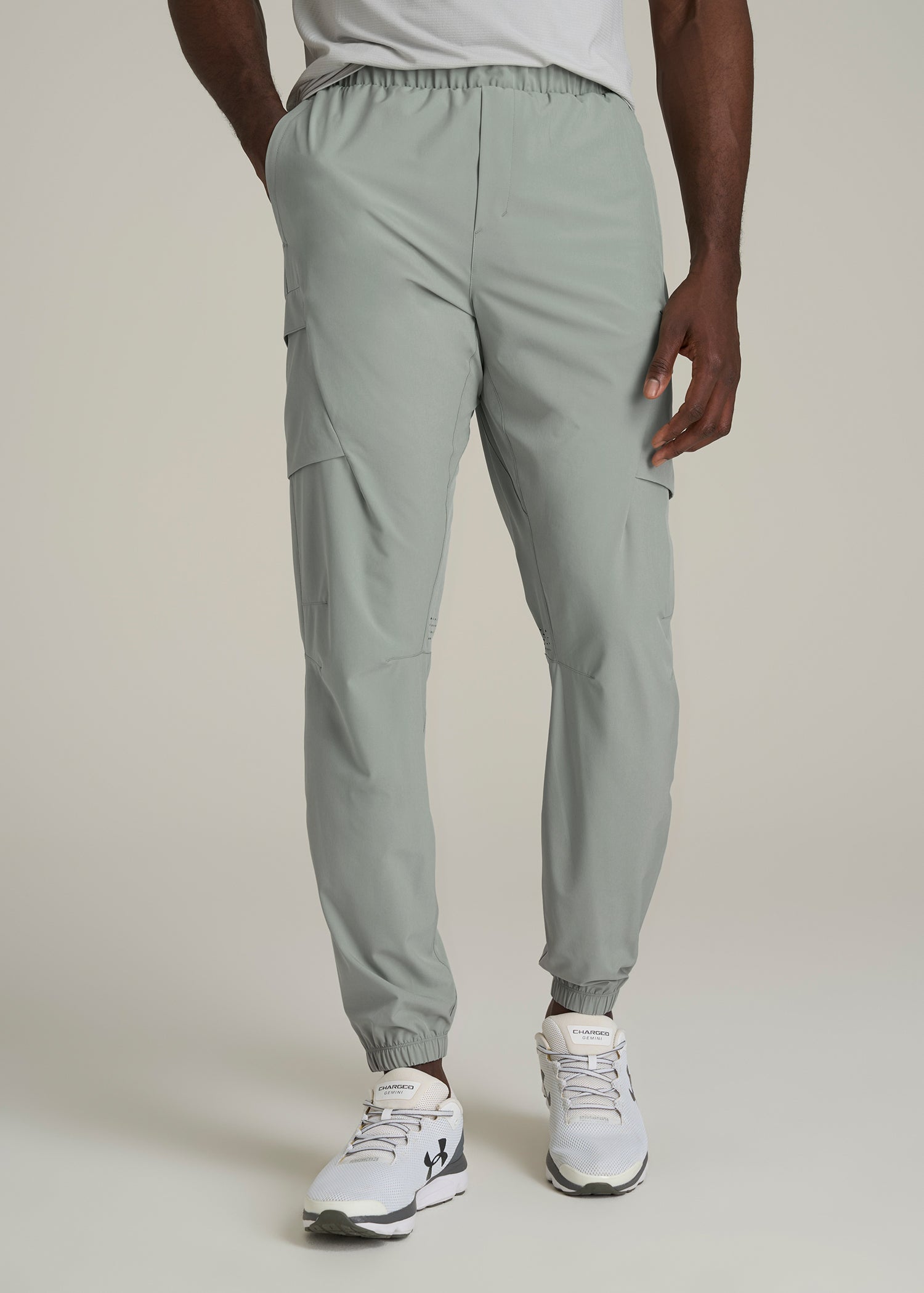 American-Tall-Men-Featherweight-Cargo-Training-Jogger-Seagrass-Front.jpgv1741023344 أفضل 10 علامات تجارية للرجال الكبار والطويل في عام 2025