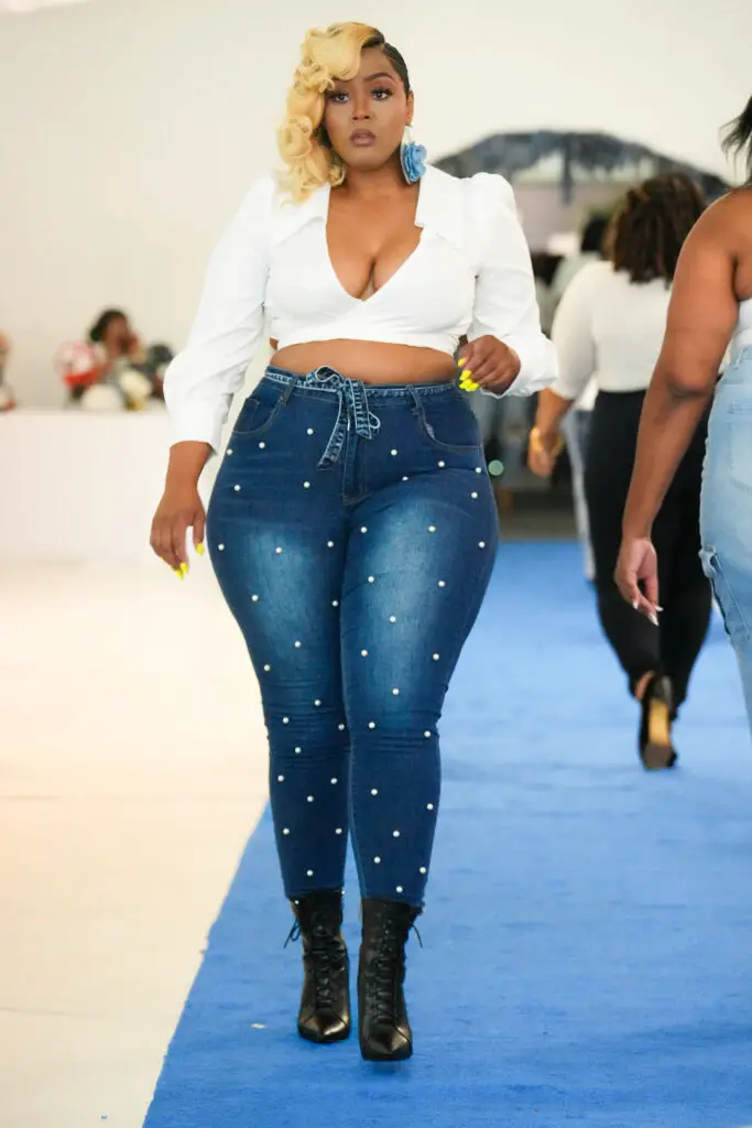 plus-size denim styling