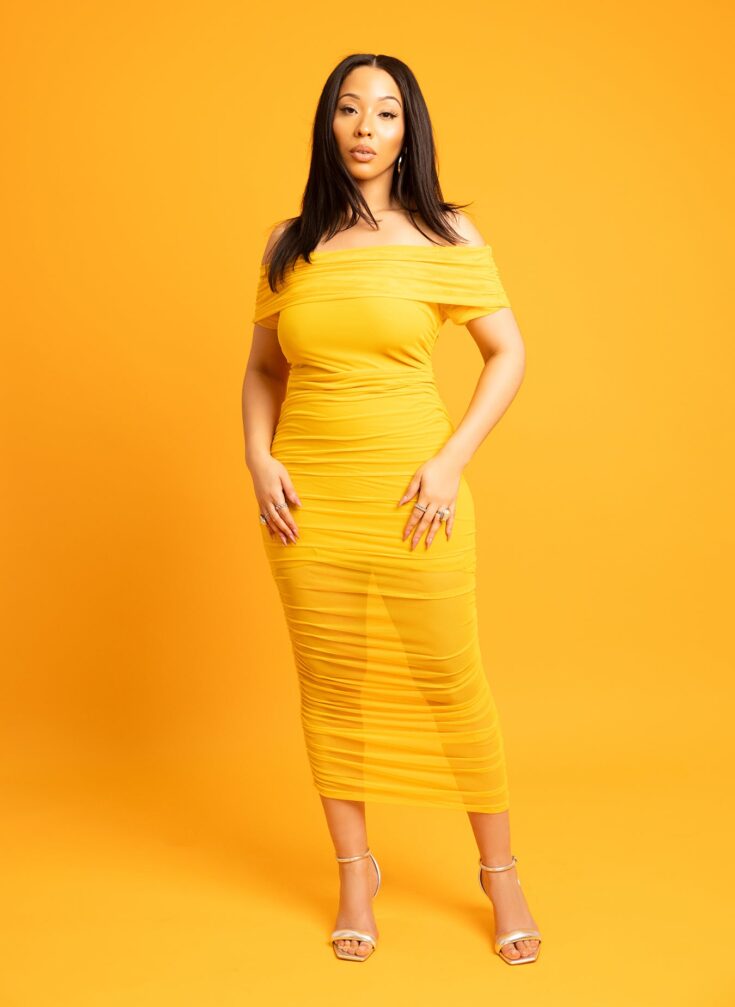 KimberlyOverTheShoulderRuchedBodyconMidiDress 1.jpgv1749144347