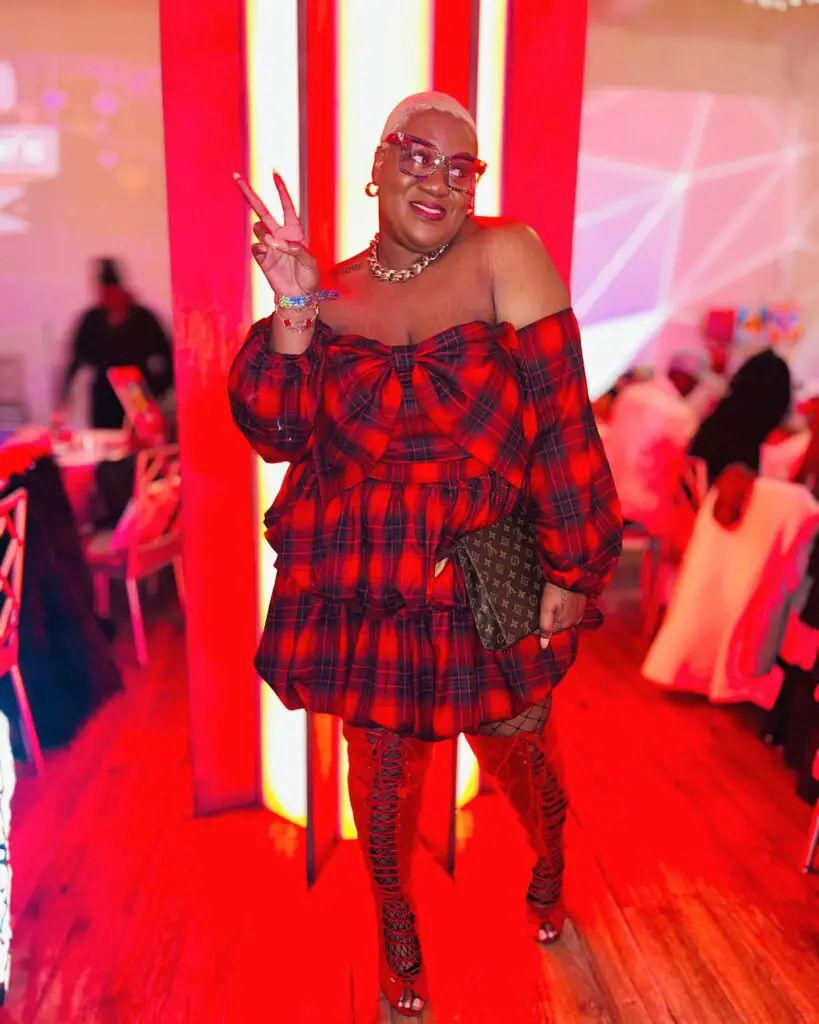 plus size fashion influencer