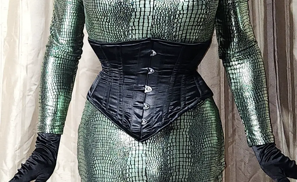 Belts: Your Waist-Defining Weapon (image credits: flickr)