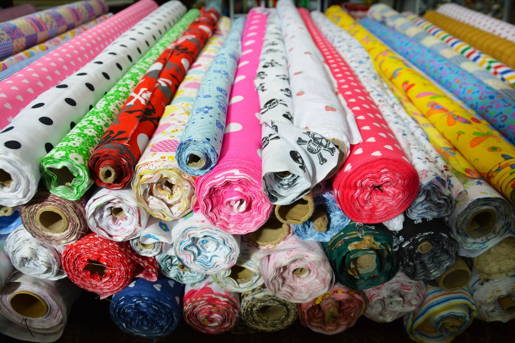 Fabric Choices That Flatter (image credits: rawpixel)