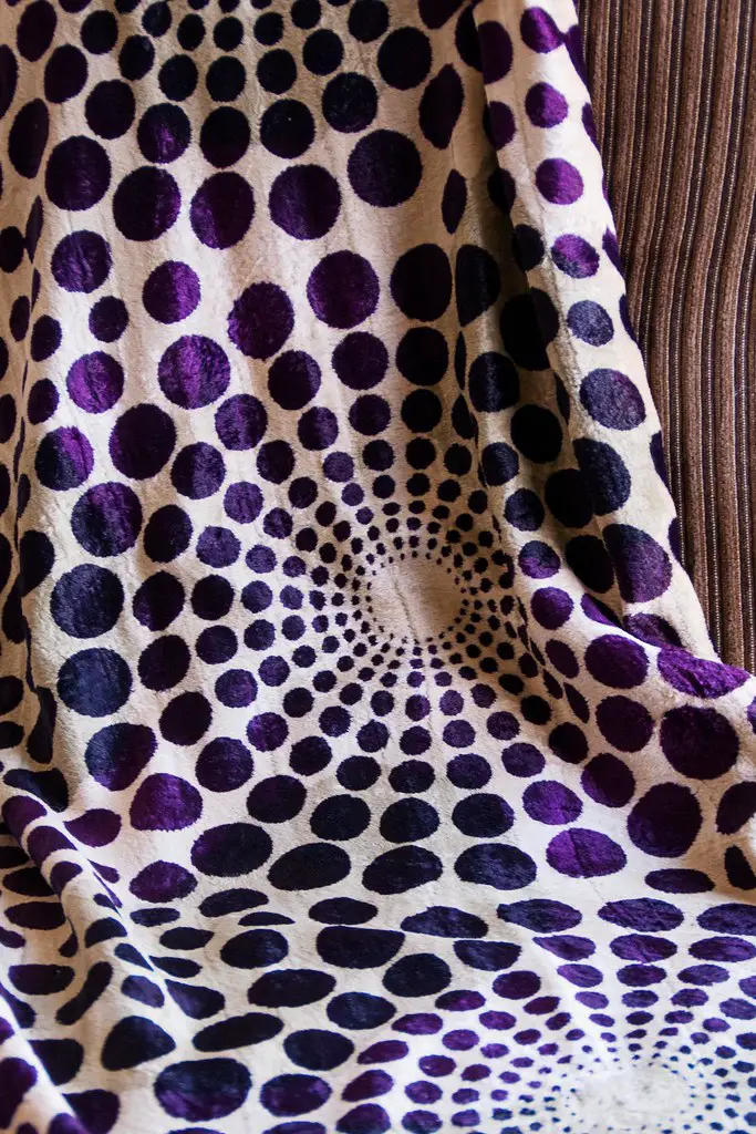 Patterns and Prints Should Be Avoided (image credits: flickr)