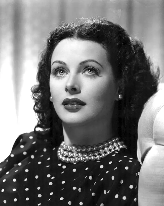 Hedy Lamarr (image credits: eBay, Public domain, https://commons.wikimedia.org/w/index.php?curid=47176716)