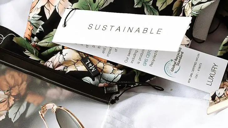 How Curvy Fashion Addresses the Shortcomings of Fast Fashion