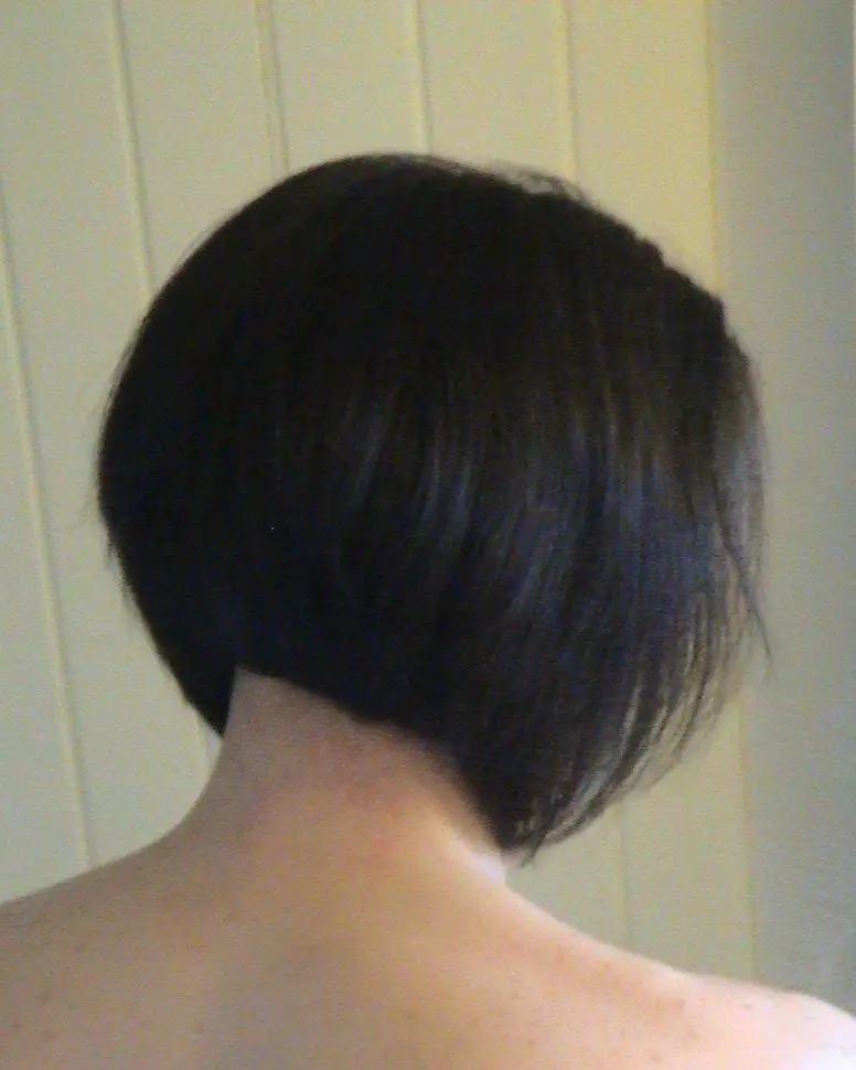 Angled Bob, Longer in Front (Slimming Effect) (image credits: flickr)