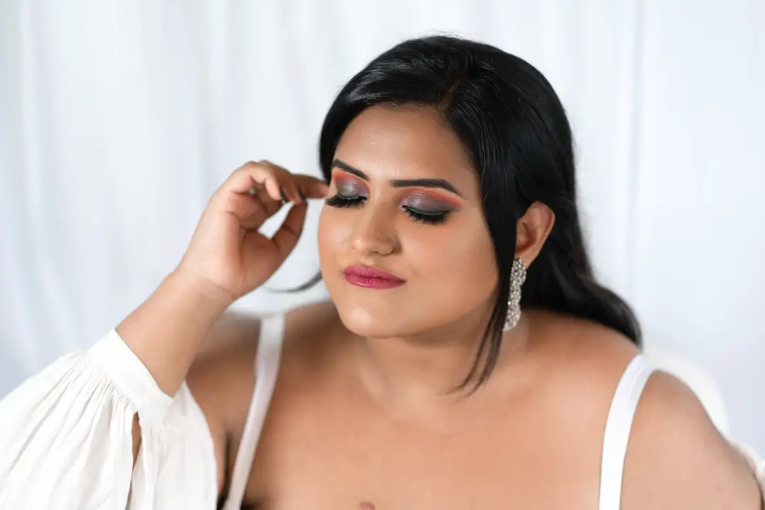 Heavy Contour and Over-the-Top Makeup (image credits: unsplash)