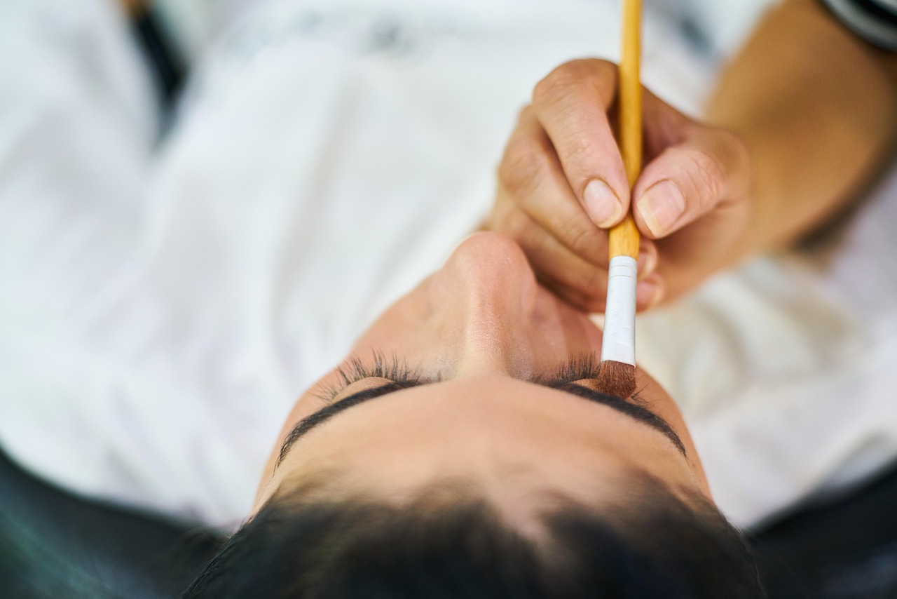 Dramatic Eyelash Extensions (image credits: pixabay)