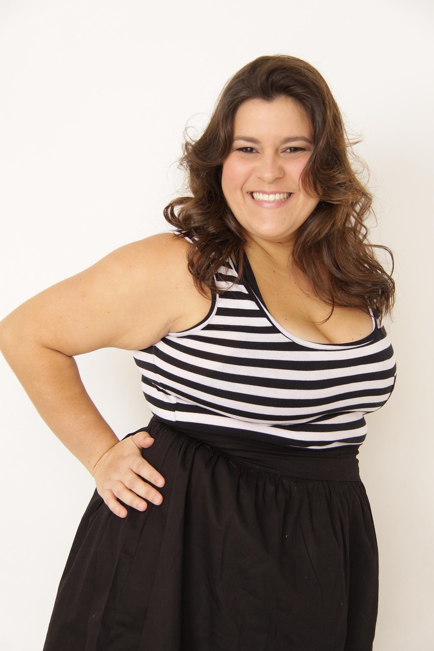 Avoid horizontal stripes and large prints