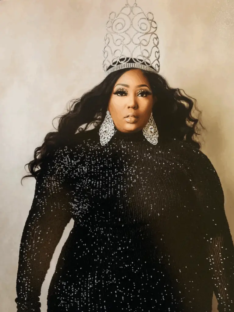 Plus-Influencer-Spotlight-Kat-Freeman-3-768x1024 Plus Influencer Spotlight: Kat Freeman تستخدم الأسلوب والقلب والصخب لتغيير العالم