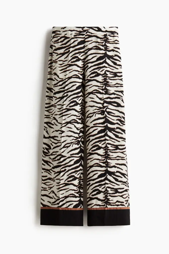 Wide-legged pants in a zebra print for Curvy Women