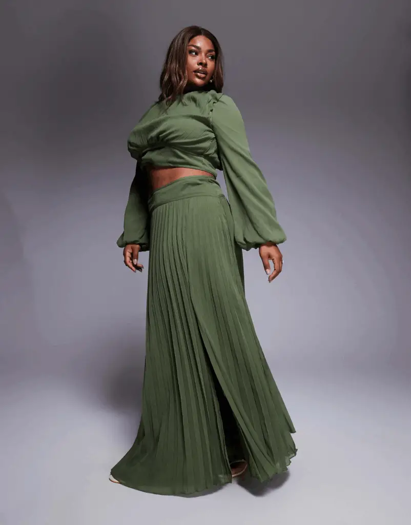 break plus size fashion rules= ASOS DESIGN Curve set in olive