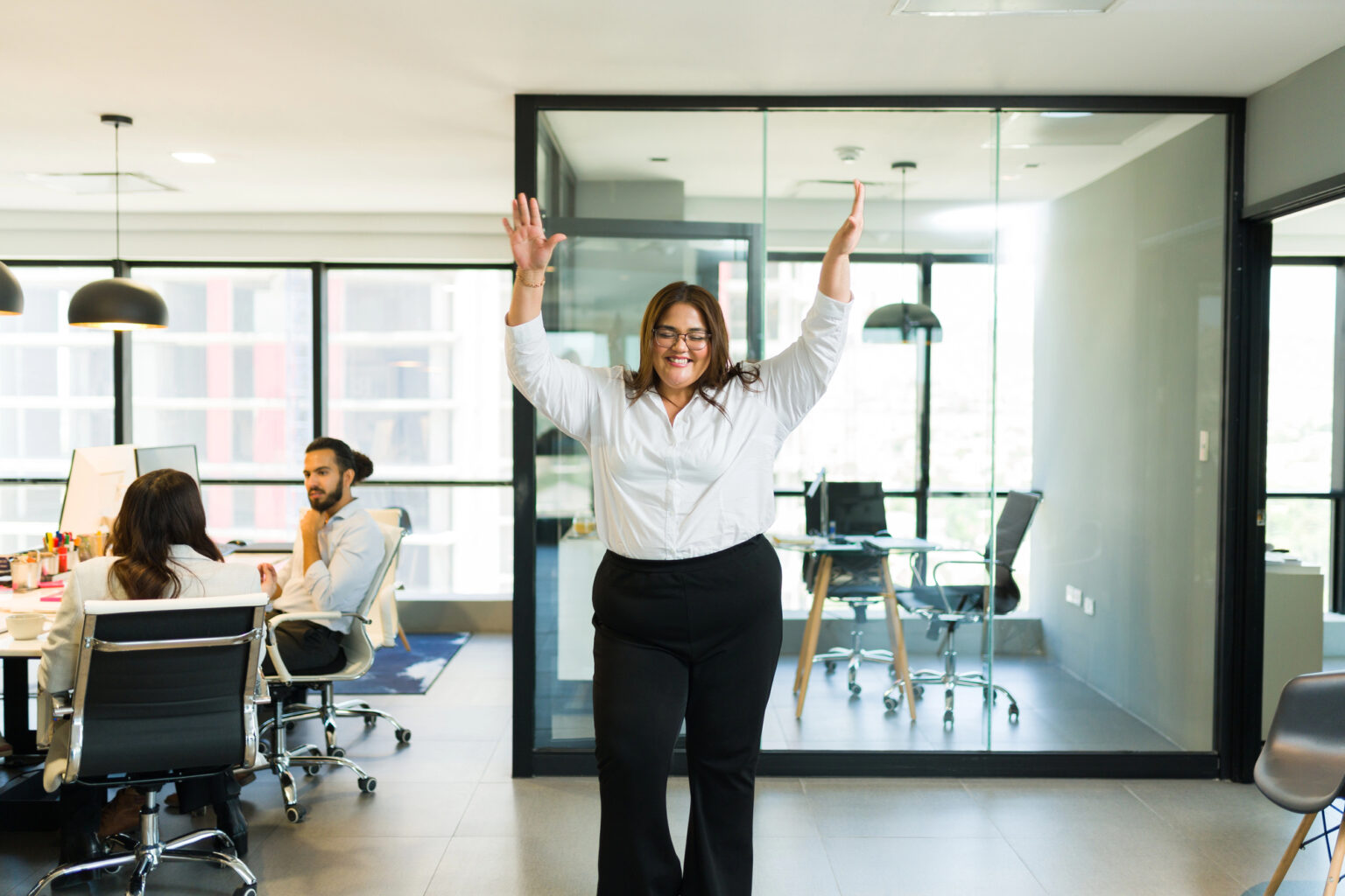 plus size leadership
plus size woman at work celebrating