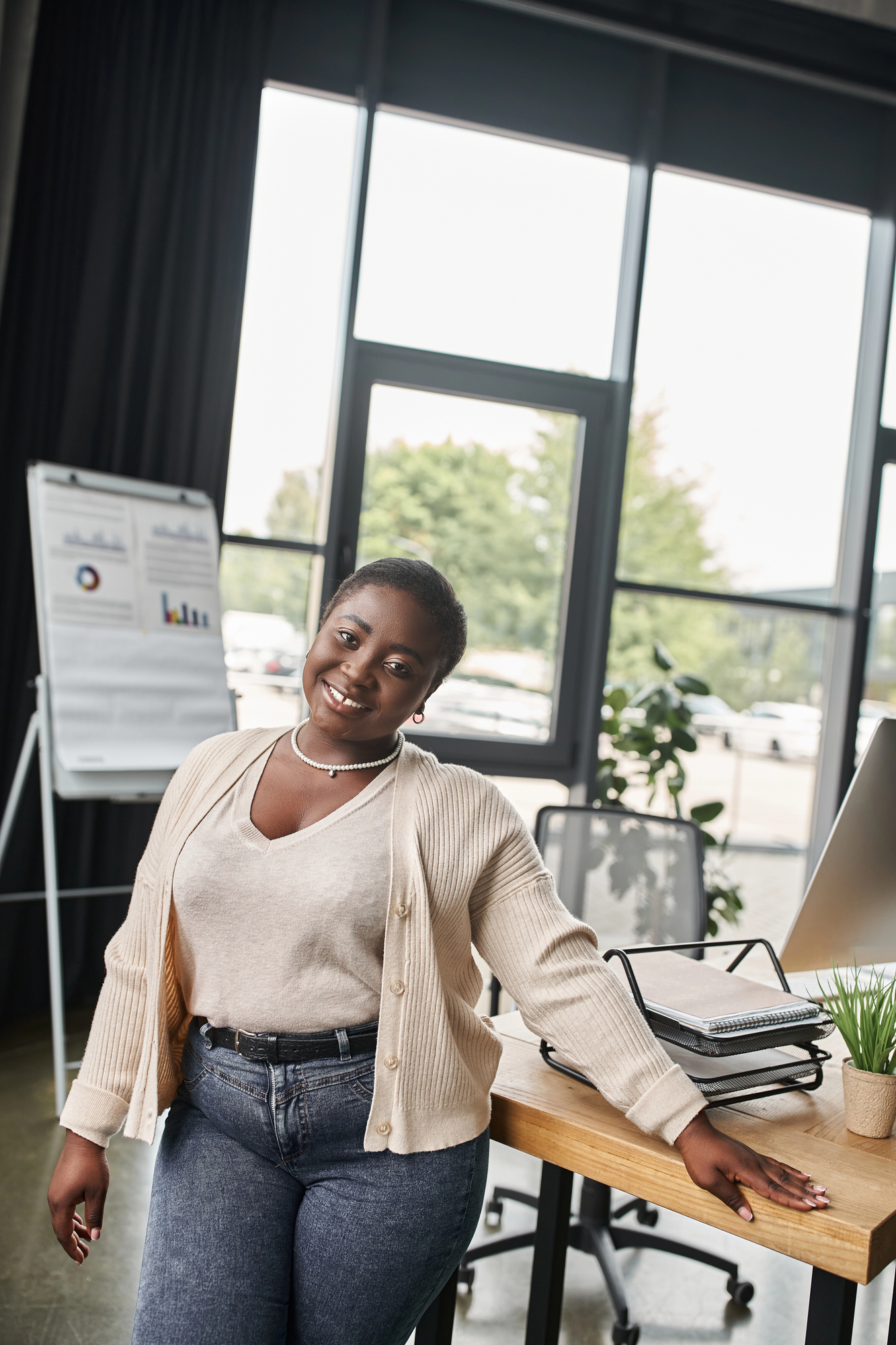 plus size leadership plus size woman at work giving a presentation