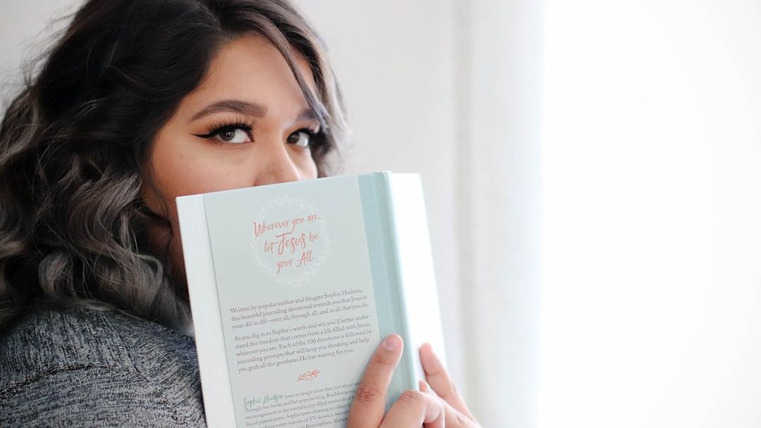 Why 8 Mindset Shifts Transform How Curvy Women Feel Daily