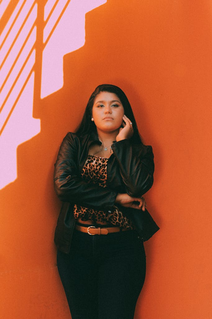 Confident woman in a leopard print top posing against a vibrant orange wall in Panama.
posture tips for plus size women