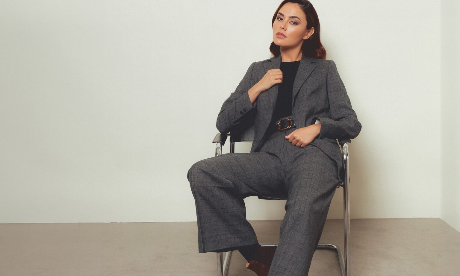 imgi 140 suits main dkt