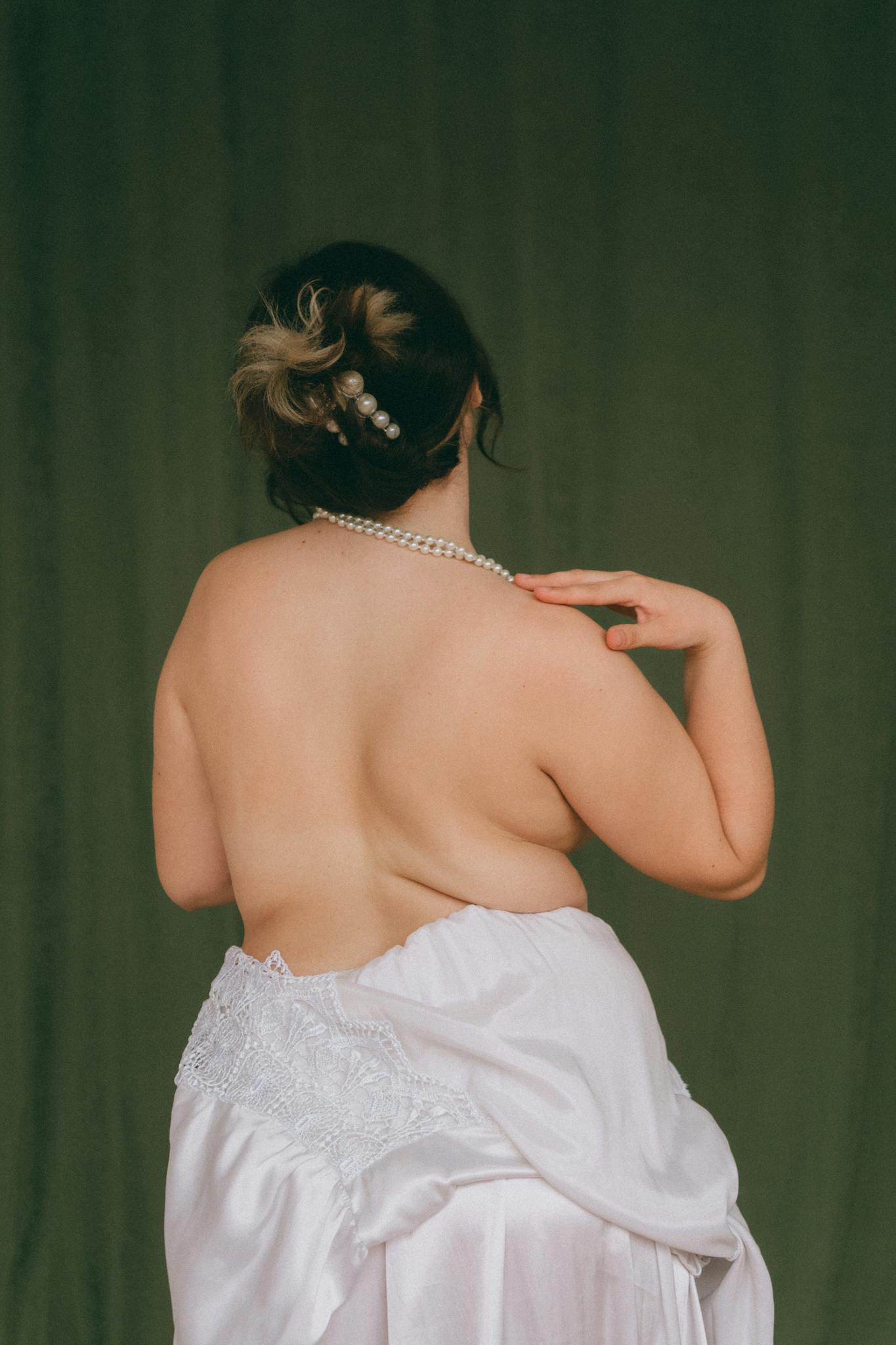 Elegant fashion portrait of a woman with pearls on a dark green background.
Why Plus Size High Waist Styles Are Called “Flattering” and Why That Rule Needs to Retire