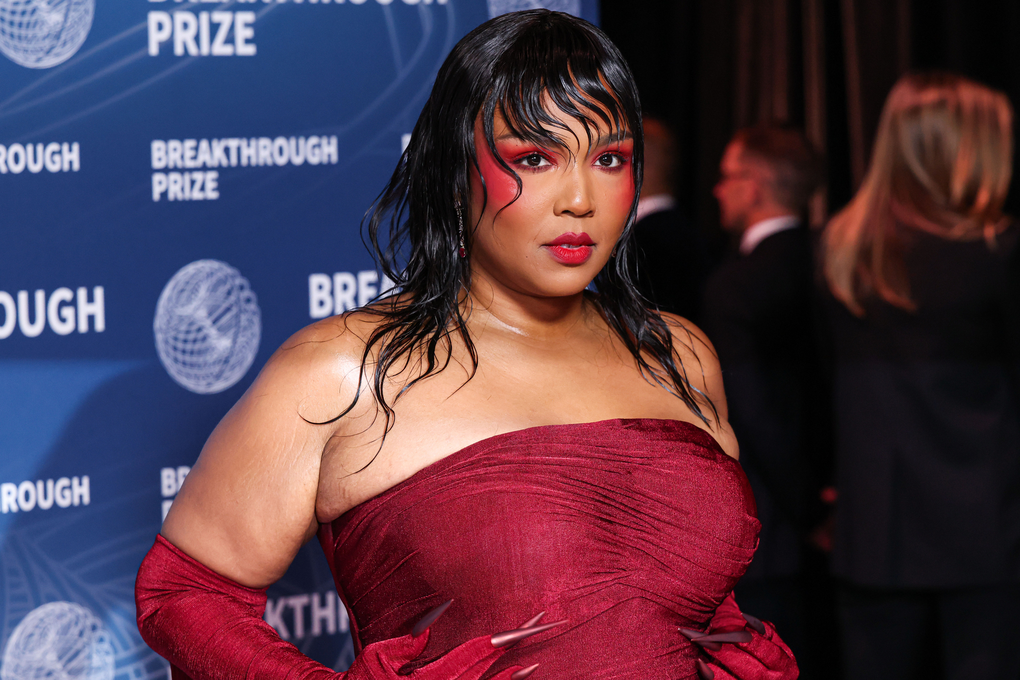 Lizzo wearing Robert Wun arrives at the 11th Annual Breakthrough Prize Ceremony 2025 - Via DepositPhotos