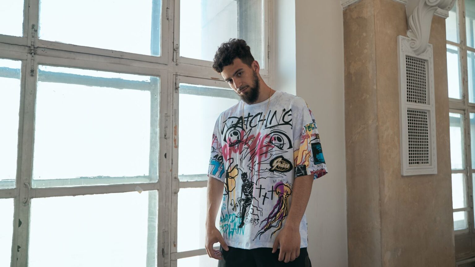 Graphic tee shirt
