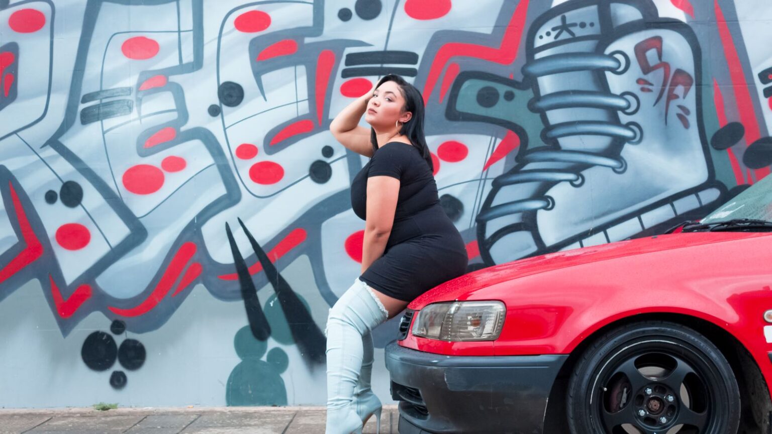 Lady wearing nee high boots