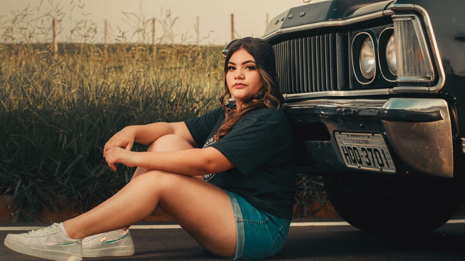 Lady wearing oversized t shirt and shorts