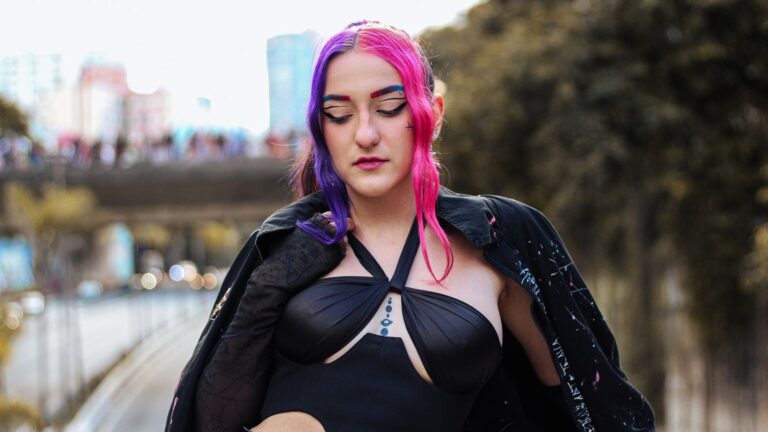 13 things people wear that scream “I’m trying too hard”