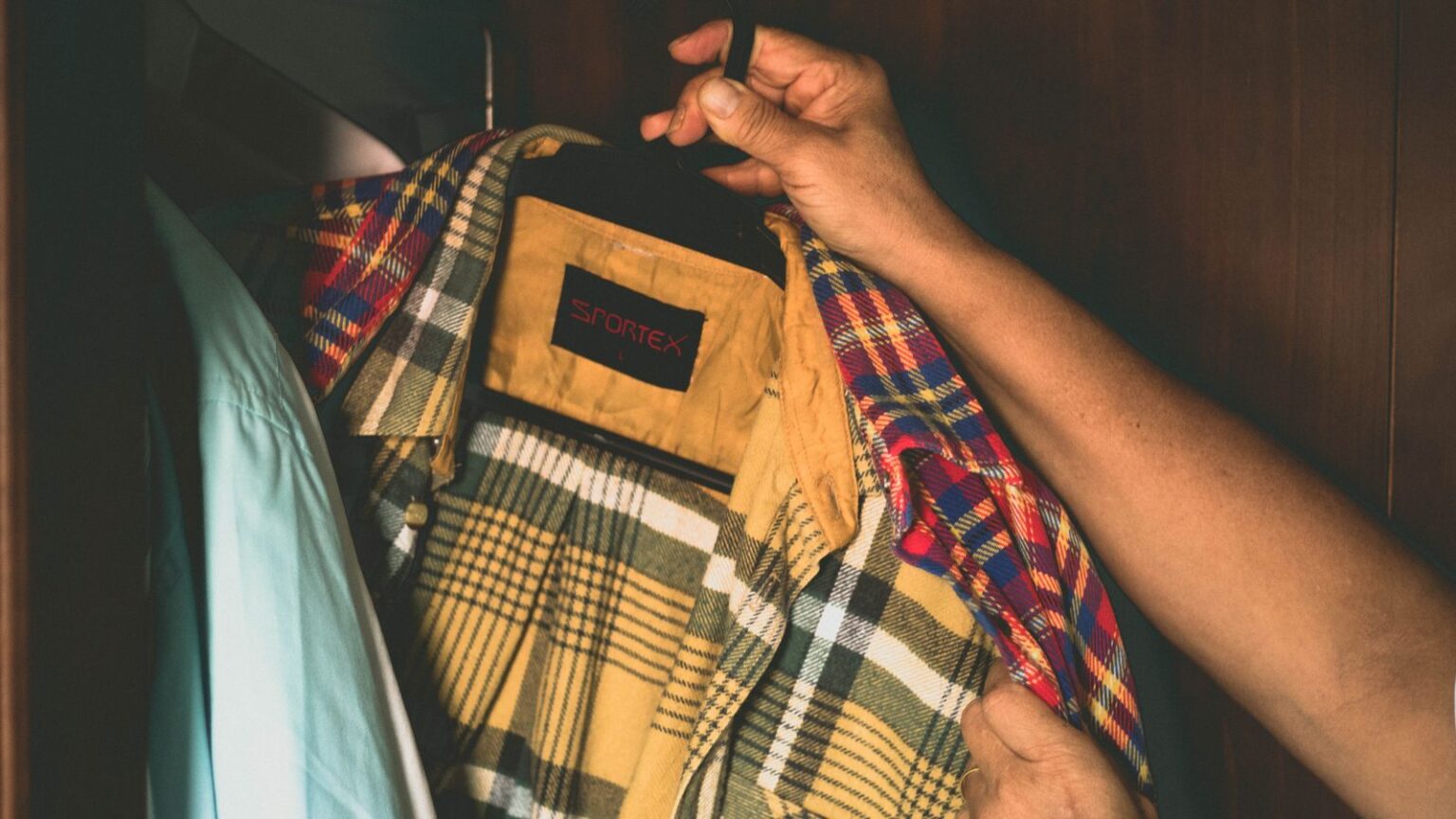 Shirt clashing pattern