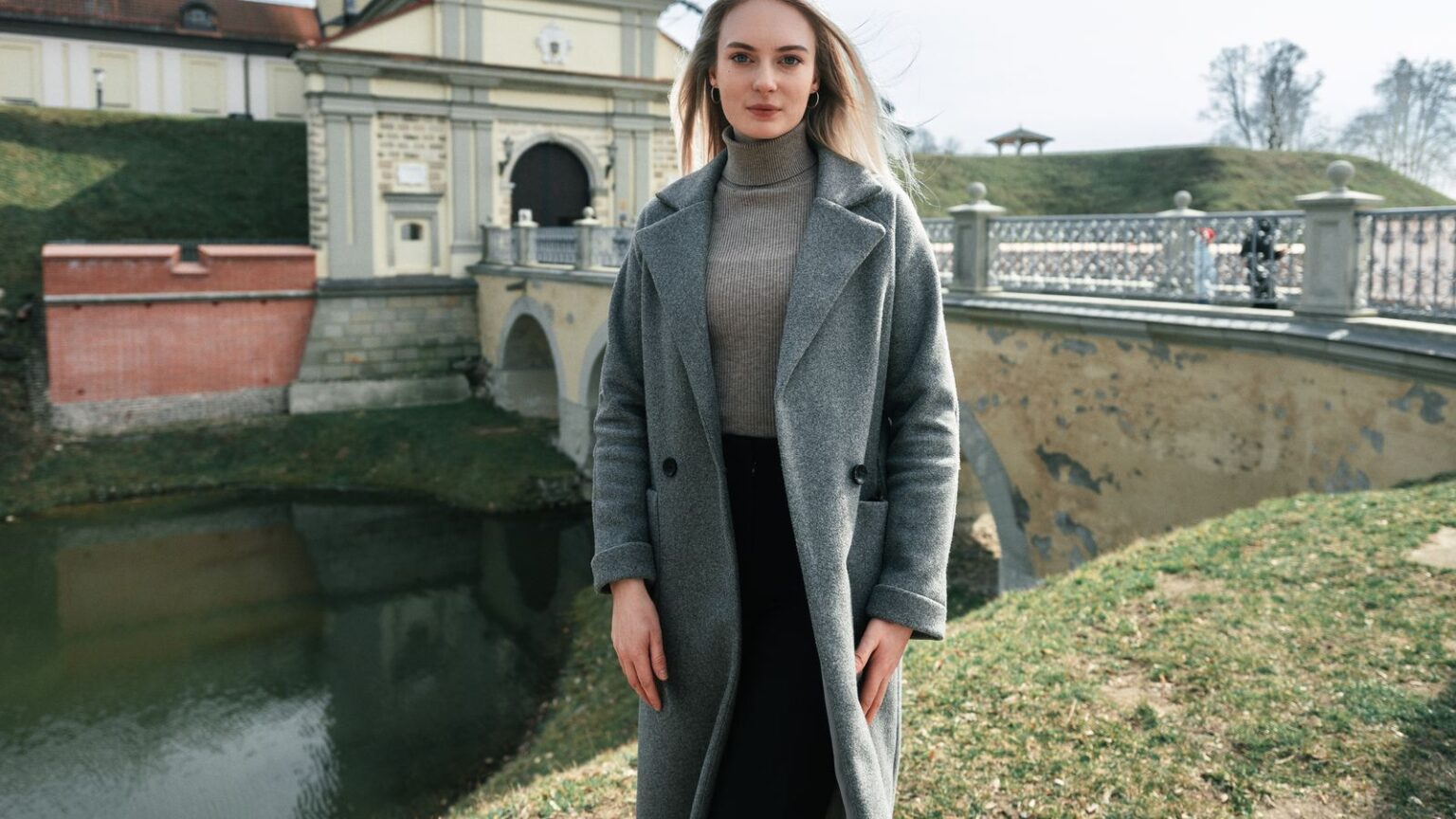 Trench coat and turtle neck