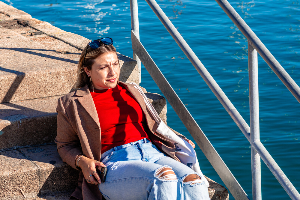 Woman wearing ripped jean