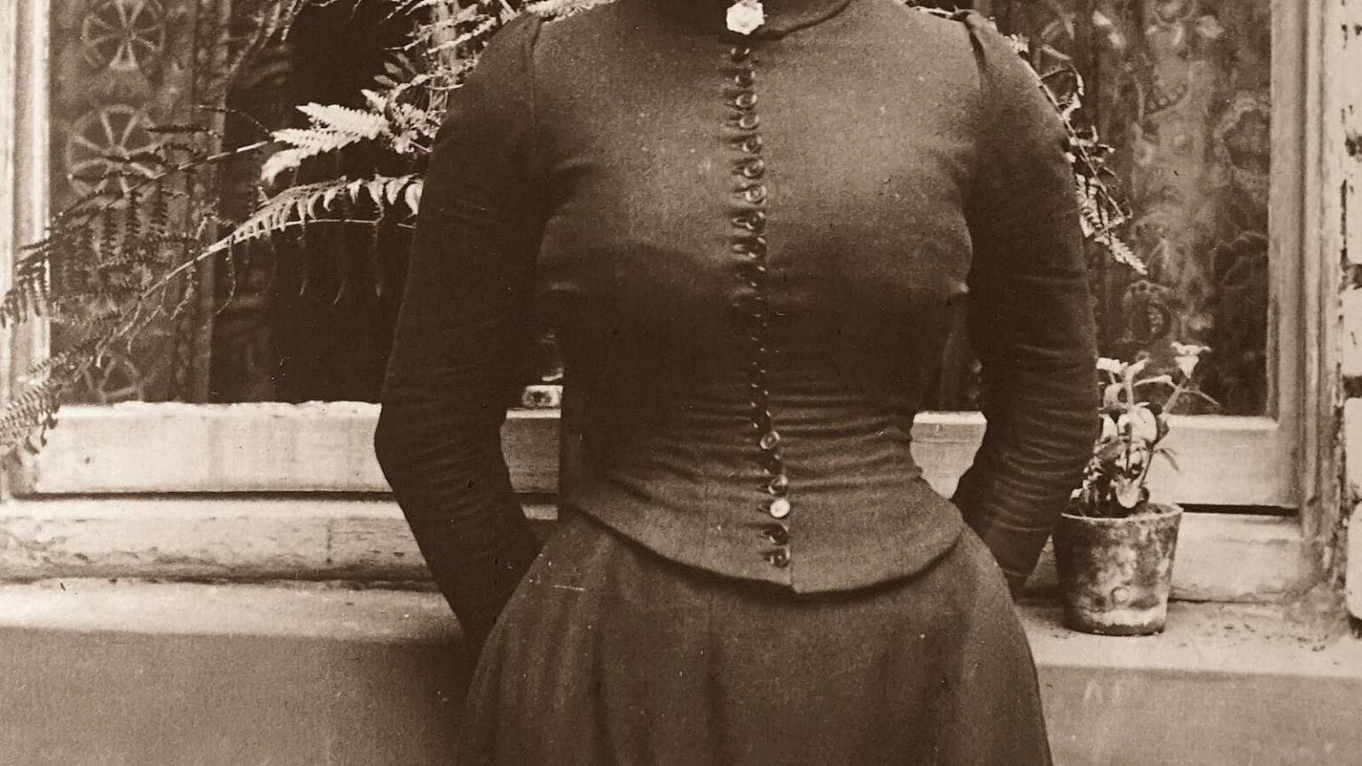 cinched waist victorian woman