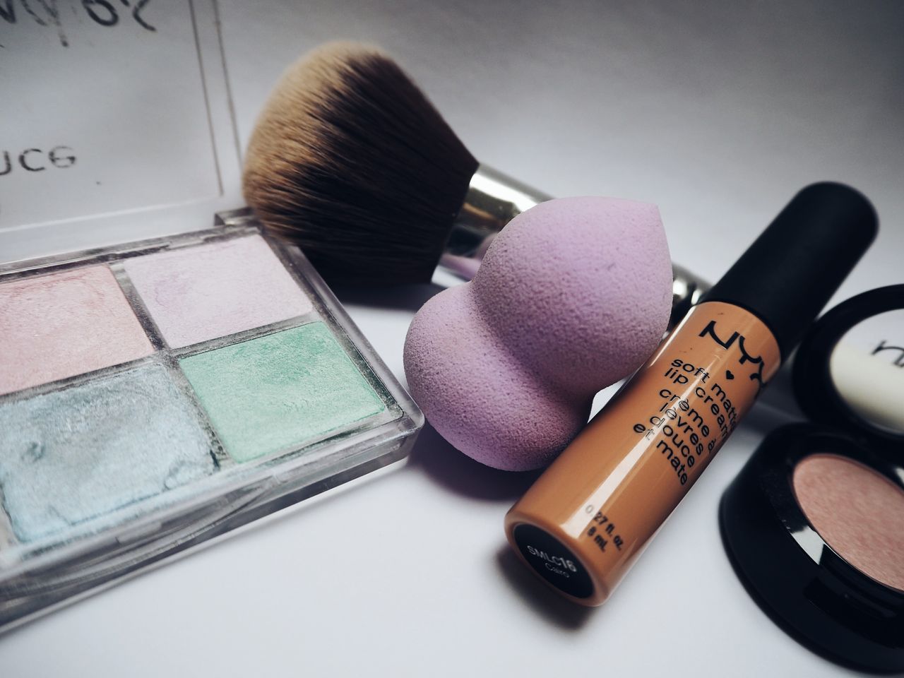 nyx lipstick beside eye shadow palette 234220 2